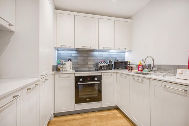 Flat 6, 23, Joseph Huntley Walk, Reading photo 4