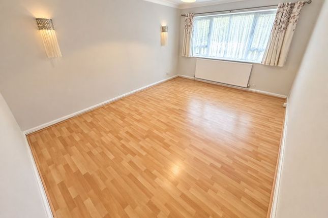 9 Poplar Court, Old Ruislip Road, Northolt photo 3
