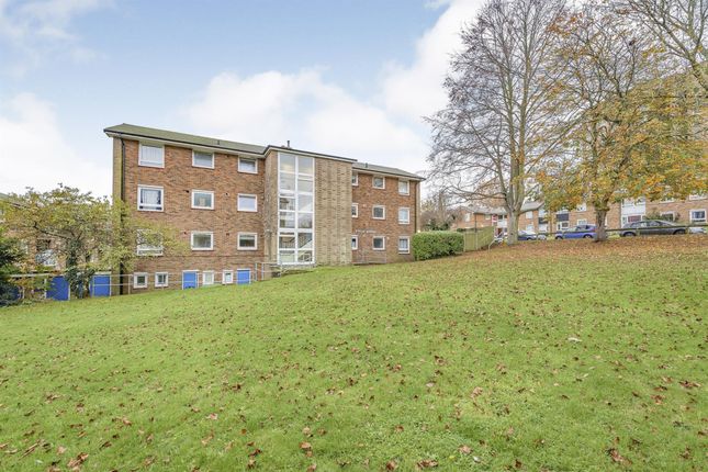 Thumbnail Flat for sale in Carrington Close, Redhill