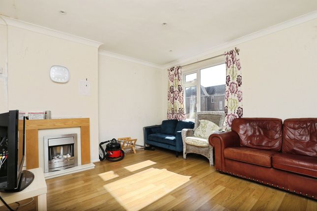 8, Coniston Close, Norwich photo 3