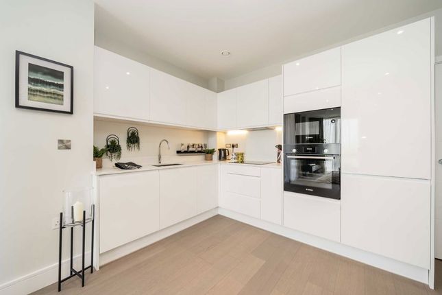 Flat 95 Bookbinder Point, 227, Bollo Lane, London photo 3