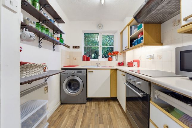 13, Joinville Place, Addlestone photo 3