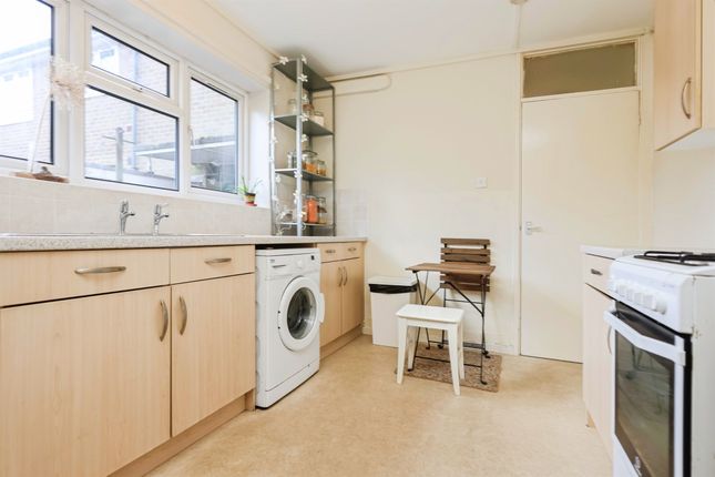 4, Tarrant Grove, Birmingham photo 3