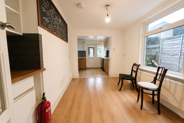 Amberley Road, Leyton photo 3