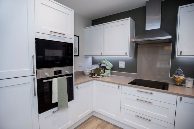 22 The Cloisters, 125, High Street, Buckinghamshire photo 4