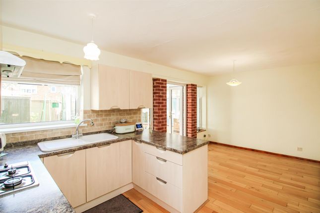 31, Rossiter Drive, Knottingley photo 3