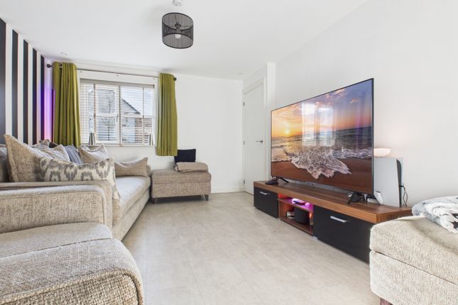 36, Spring Valley Way, Manchester photo 3