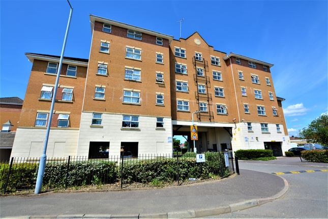 Thumbnail Flat to rent in Pickfords Gardens, Slough