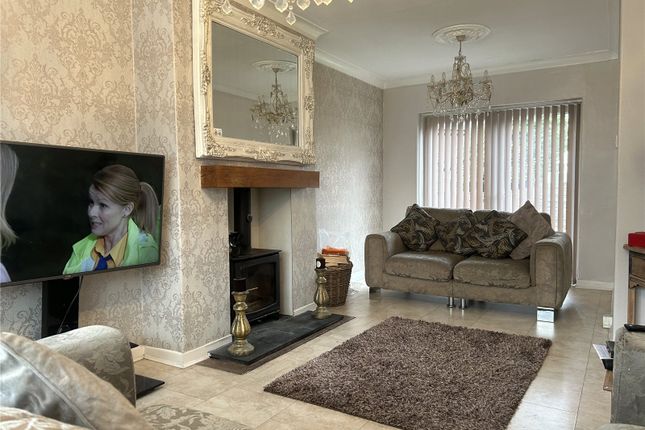 26, Ashton Crescent, Oldham photo 2