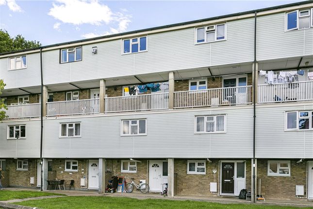 Flat for sale in Sythwood, Woking, Surrey