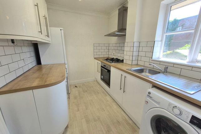 24, Orchard Close, Oxfordshire photo 2