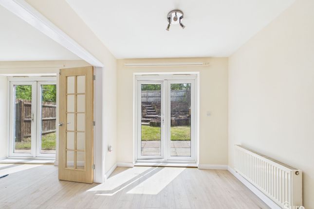 26 Outram Drive, Swadlincote photo 4