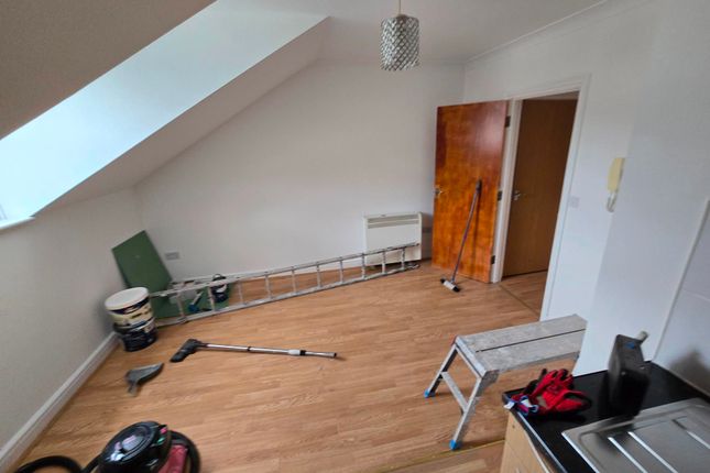 Flat D 179 Folkestone Road, Dover photo 3