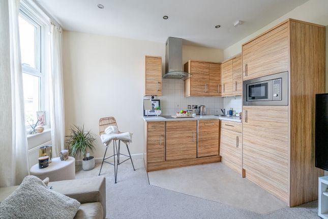 Flat 2, 36, Southcliff Road, Southampton photo 2