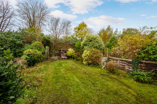 32, Firstway, Raynes Park photo 3