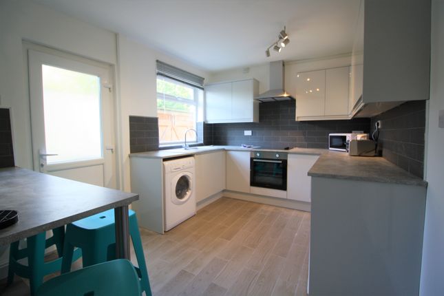 Thumbnail Shared accommodation to rent in Waverley Terrace, Hoole, Chester