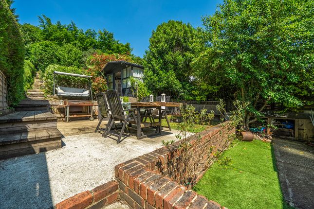 12 Fir Tree Avenue, Haslemere photo 3