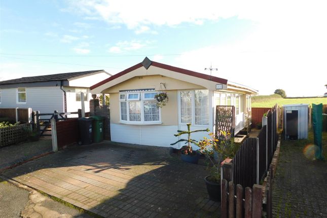 Thumbnail Mobile/park home for sale in Dunhampton, Stourport-On-Severn