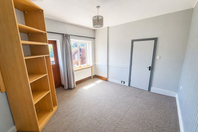 Flat 3, 20, Market Place, Blandford Forum photo 4