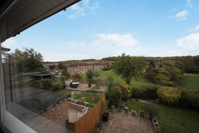 64, Bibshall Crescent, Dunstable photo 3
