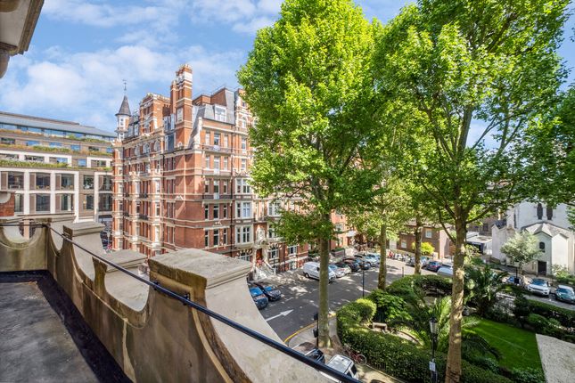 Thumbnail Flat for sale in Iverna Court, London