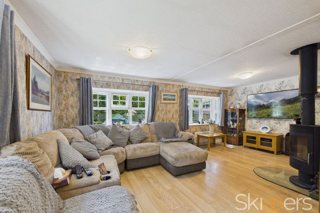 93a Shirkoak Park, Ashford photo 2
