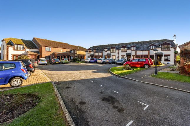 21, Windmill Court, Nr Chichester photo 4