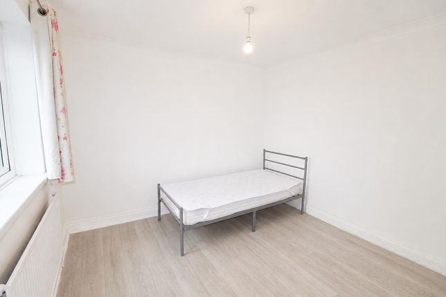 Flat 4, 22, Priory Avenue, High Wycombe photo 3