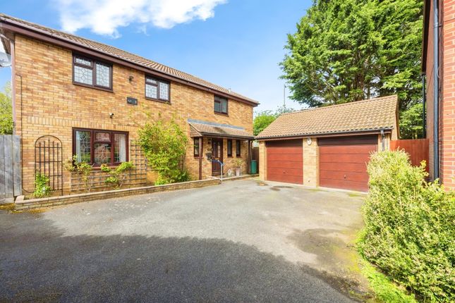 Detached house for sale in Bellerby Rise, Luton