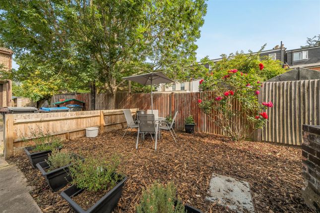 15, Vale Road South, Surbiton photo 4