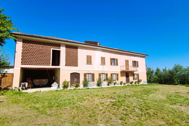 Farmhouse for sale in Bricco Drive, Nizza Monferrato, Asti, Piedmont, Italy