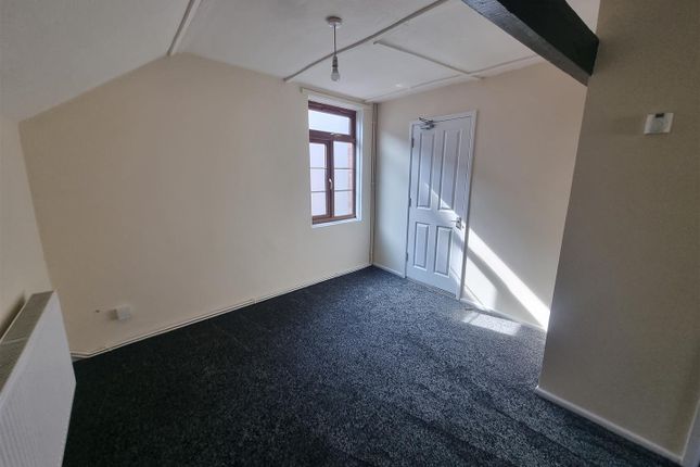Flat 7, 10-11 Market Place, Coleford photo 3