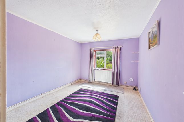 74, Whitley Close, Surrey photo 4