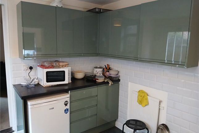 15 Heathcote Road Room 1,, Epsom, Surrey photo 4