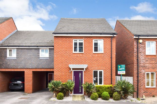 Thumbnail Link-detached house for sale in Fawn Drive, Aldershot, Hampshire