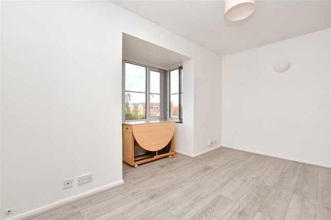Foxglove Way, Wallington photo 4