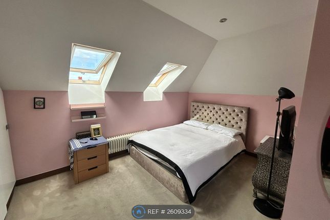Large Ensuite Room