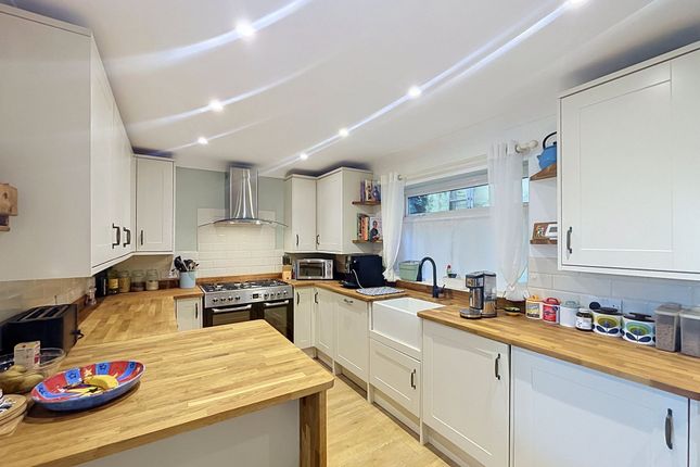 4 Glyn Street, Bridgend photo 3