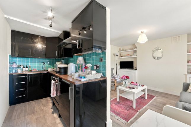 Second Floor Flat, 95, Dawes Road, London photo 4
