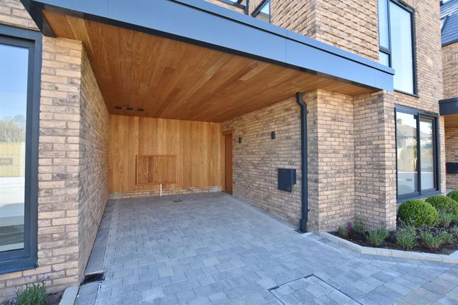 4 Bed Town House To Rent In The Mount Hale Barns Altrincham Wa15