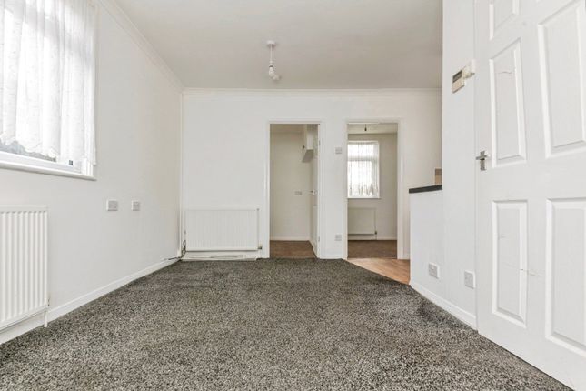 43, Bentley Avenue, Clacton-on-Sea photo 3
