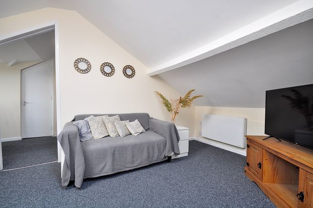 Room to rent in York Place, Newport