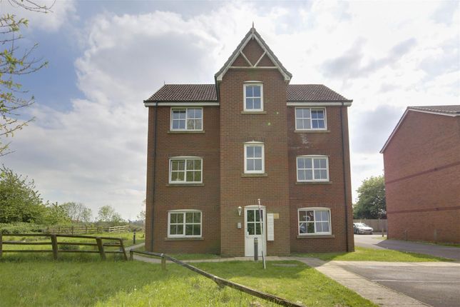 Flat for sale in Lancaster Way, Brough