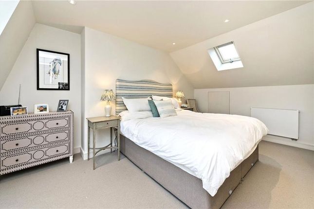 18A, Rowallan Road, London photo 4