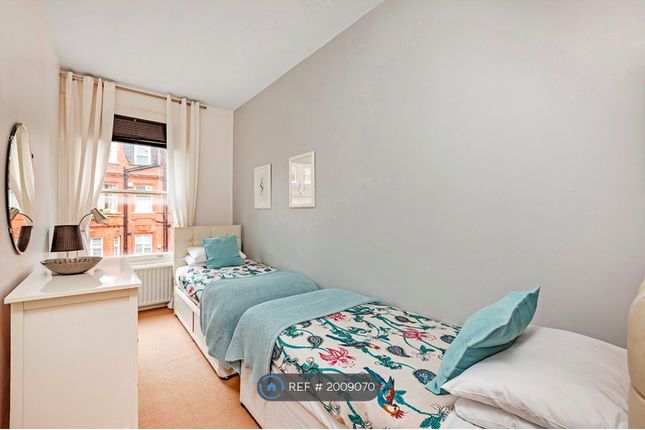 Flat to rent in Rosary Gardens, London