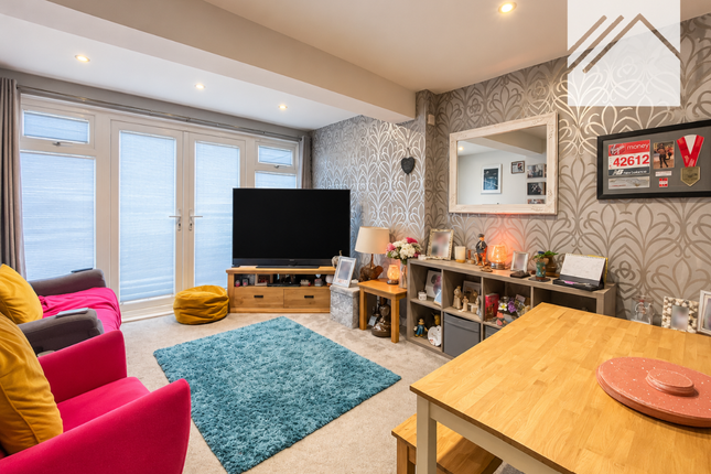 34 Thames Crescent, Stanford-le-Hope photo 3