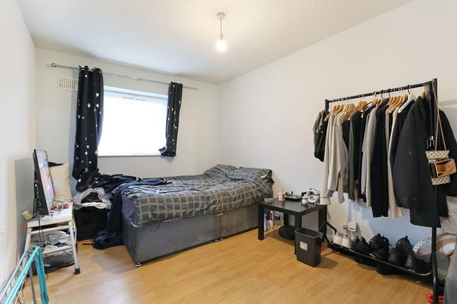 Flat for sale in Cherry Court, New Road, Mitcham