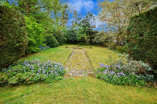 68, Shortheath Road, Surrey photo 2