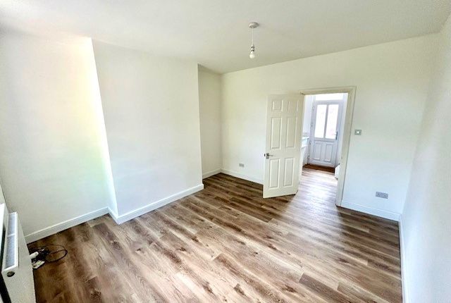 3, Wellington Place, Waterloo Road, BARNSLEY photo 4