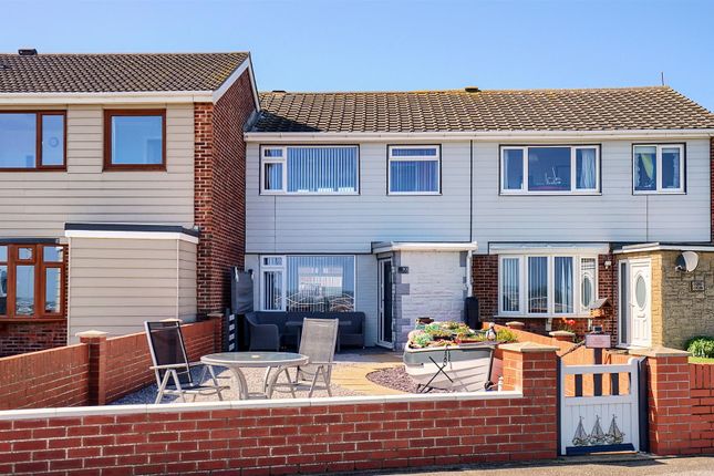 Thumbnail Terraced house for sale in South Promenade, Withernsea